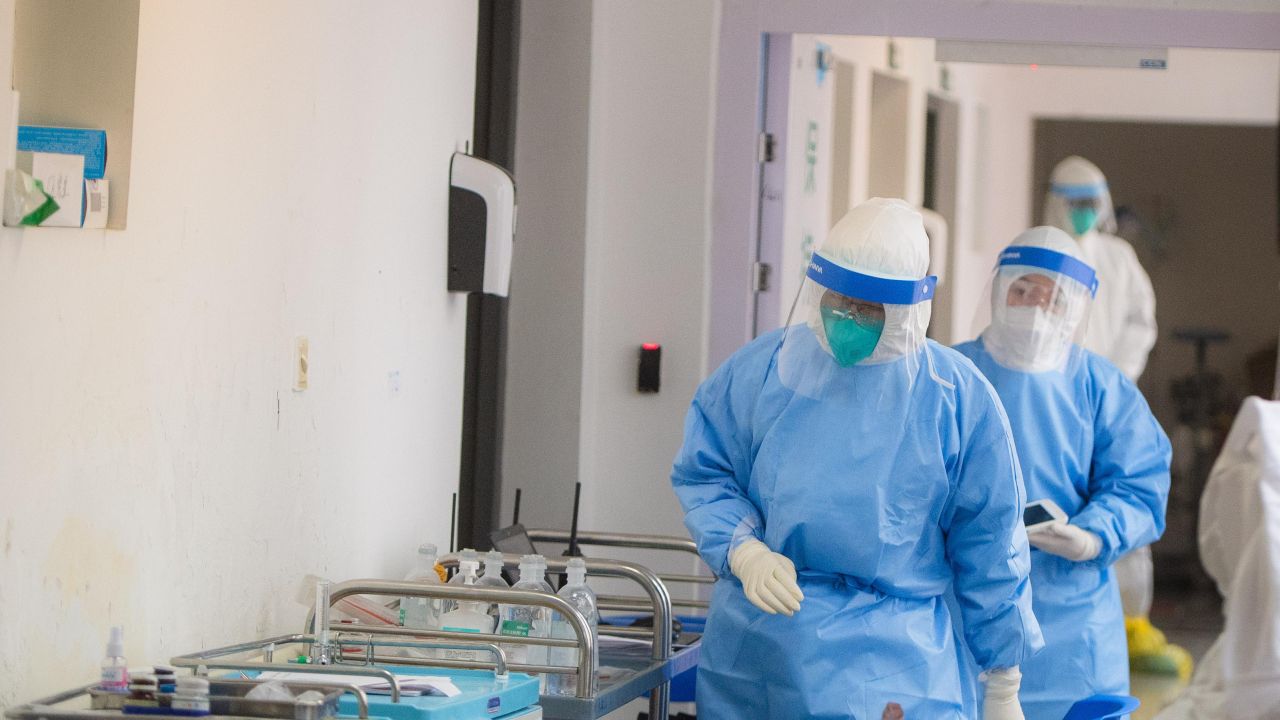 Medical staff work at the department of infectious diseases in Wuhan Union Hospital, to combat the novel coronavirus (2019-nCoV) pneumonia, in Wuhan, central China's Hubei Province, Jan. 28, 2020. (Xinhua/Xiao Yijiu)