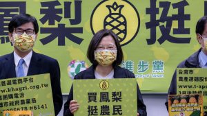中国が台湾産パイナップルを禁輸 総統らが購買宣伝（写真：ZUMA Press/アフロ）