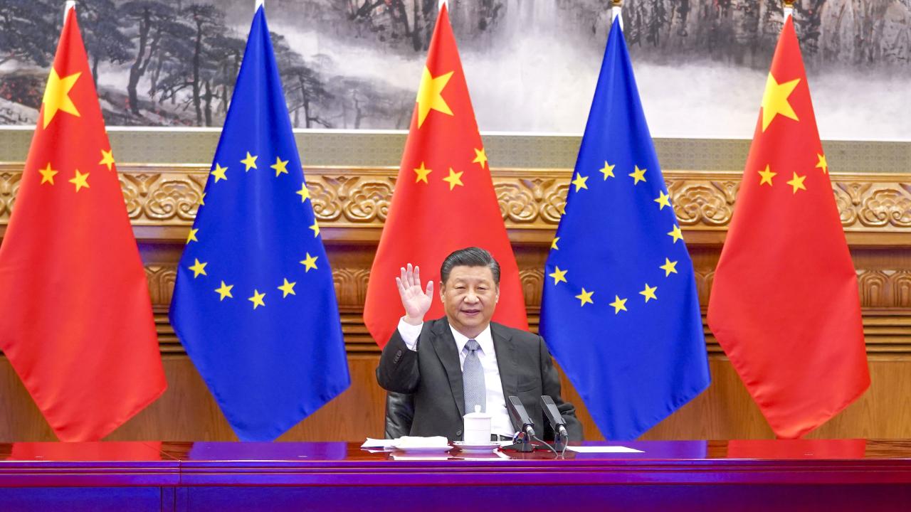 Chinese President Xi Jinping meets with German Chancellor Angela Merkel, French President Emmanuel Macron, President of the European Council Charles Michel and President of the European Commission Ursula von der Leyen via video link in Beijing, capital of China, Dec. 30, 2020. During the meeting, Xi and the European leaders announced that the two sides have completed investment agreement negotiations as scheduled. (Xinhua/Li Xueren)