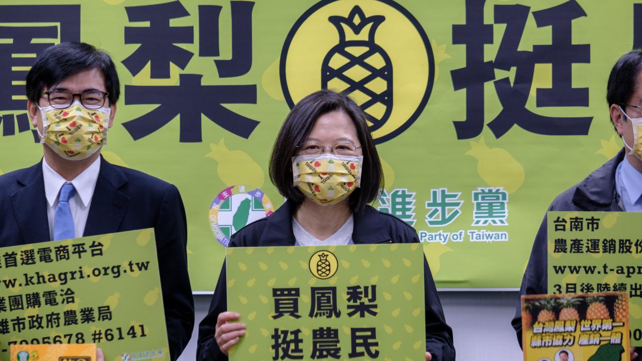 March 3, 2021, Taipei, Taiwan: Tsai Ing-Wen (C), Taiwanese President and chairwoman of the DPP, seen holding a placard during a press conference at the Democratic Progressive Party (DPP) office..In response to China's ban on exports of Taiwan-grown pineapples, the Taiwan government is promoting local products based on home grown pineapples. (Credit Image: © Walid Berrazeg/SOPA Images via ZUMA Wire)