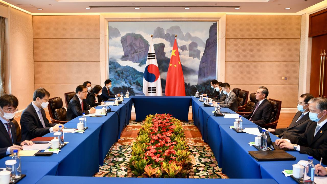 中韓外相が中国で会談（写真：新華社/アフロ）