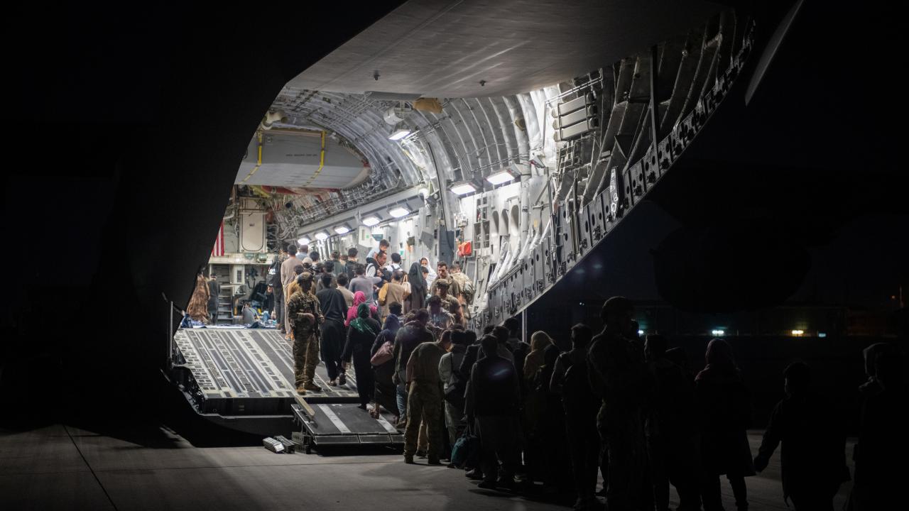 Afghans board a U.S. Air Force C-17 Globemaster III transport plane during an evacuation at Hamid Karzai International Airport, Afghanistan, August 22, 2021. Picture taken August 22, 2021. U.S. Air Force/Handout via REUTERS. THIS IMAGE HAS BEEN SUPPLIED BY A THIRD PARTY. (Photo provided by U.S. Air Force/REUTERS/aflo)