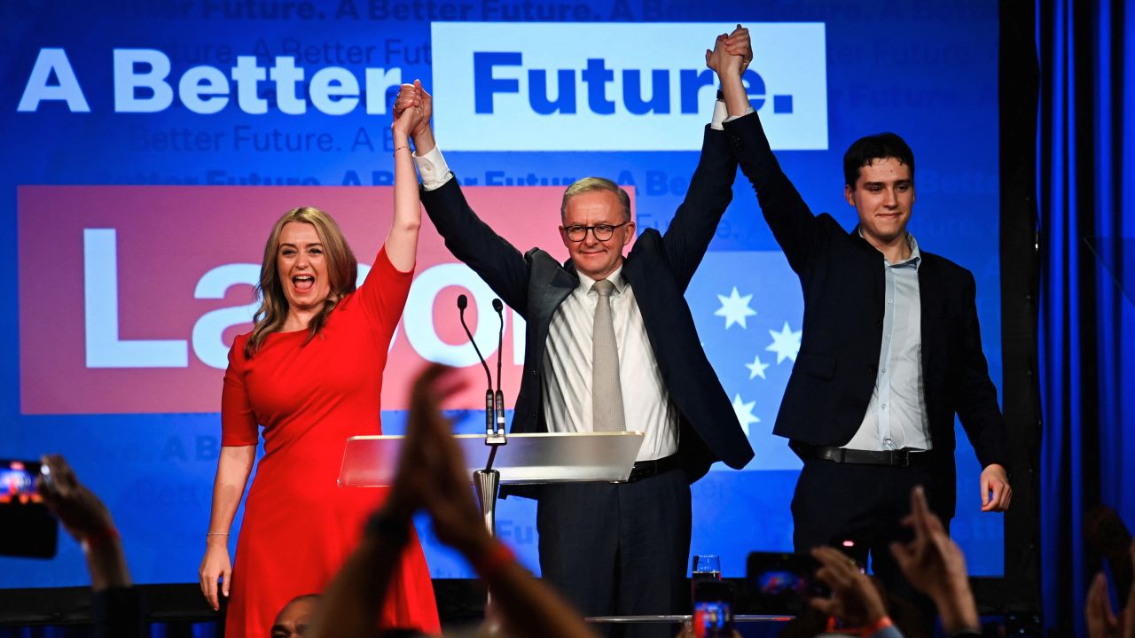 オーストラリア総選挙で勝利した労働党のアルバニージ党首（写真:ロイター/アフロ）