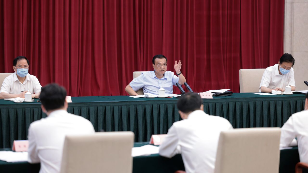 李克強首相、経済巡る座談会を主宰（写真：新華社/アフロ）