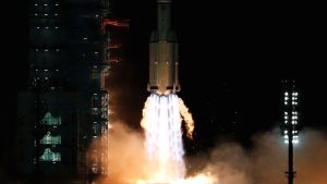 中国の有人宇宙船打ち上げ（写真:ロイター/アフロ）