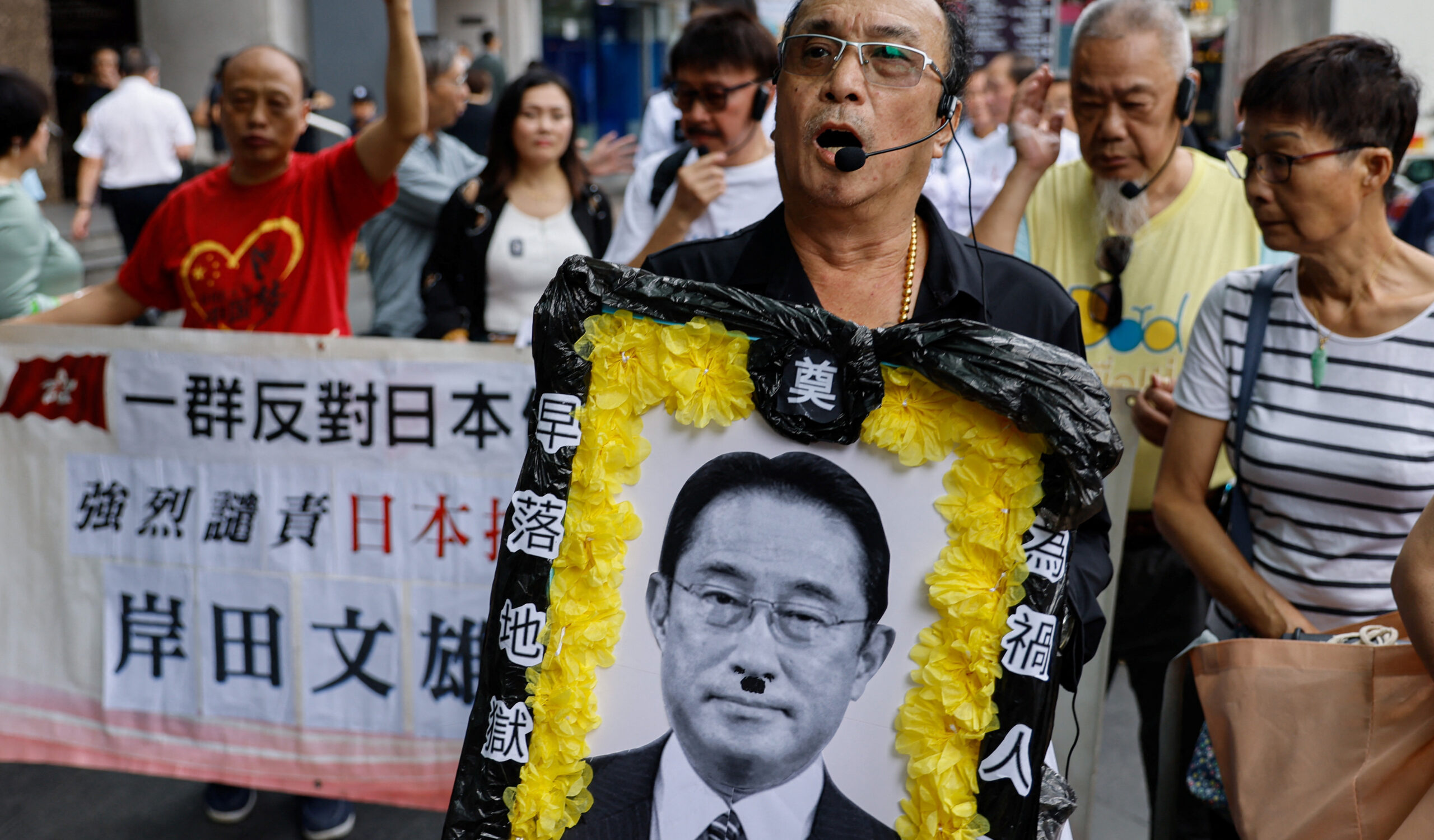 福島第一原発の処理水放出に抗議する中国大陸や香港（写真:ロイター/アフロ）