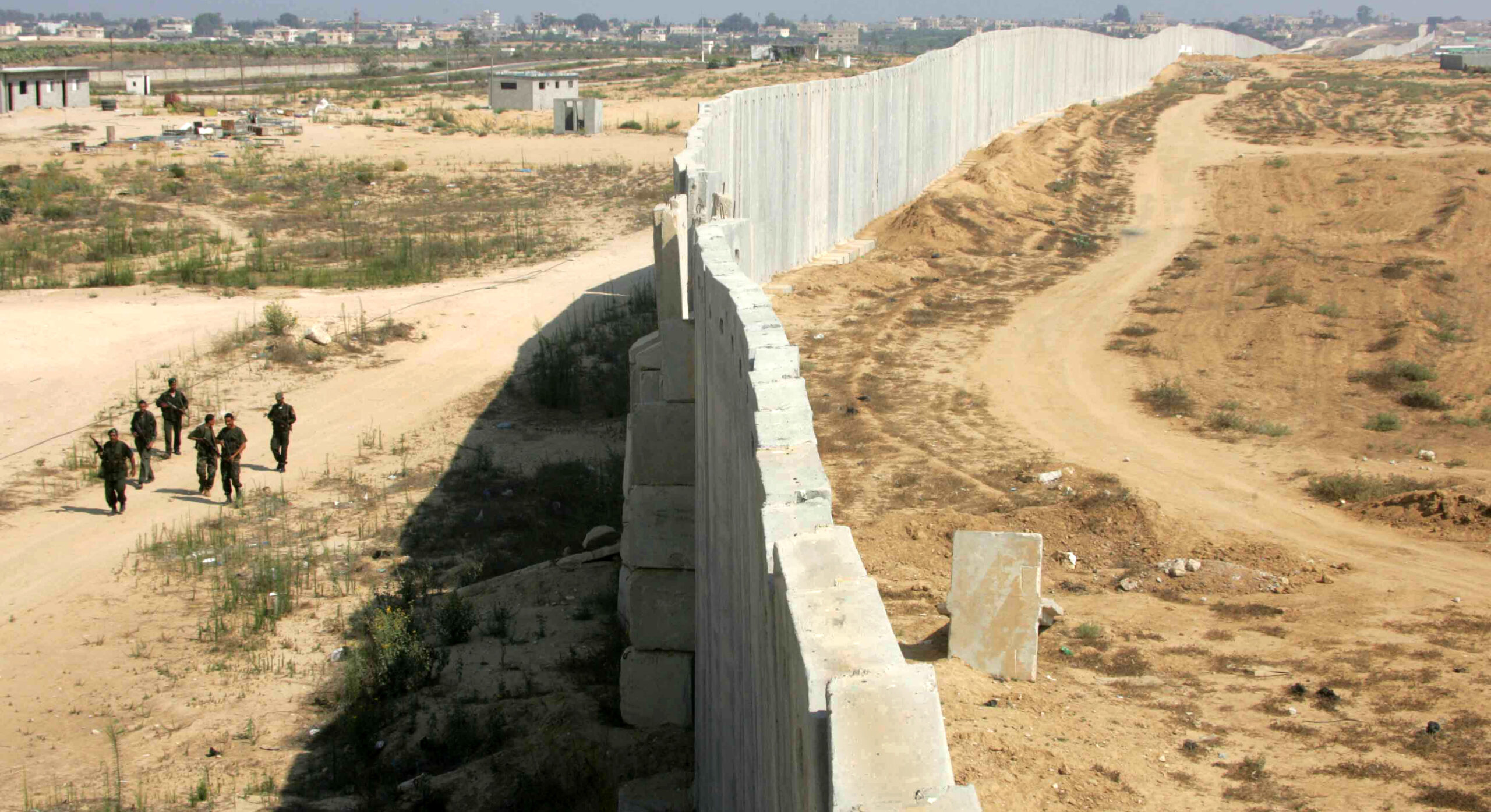 ガザ地区を包囲する壁（写真:ロイター/アフロ）