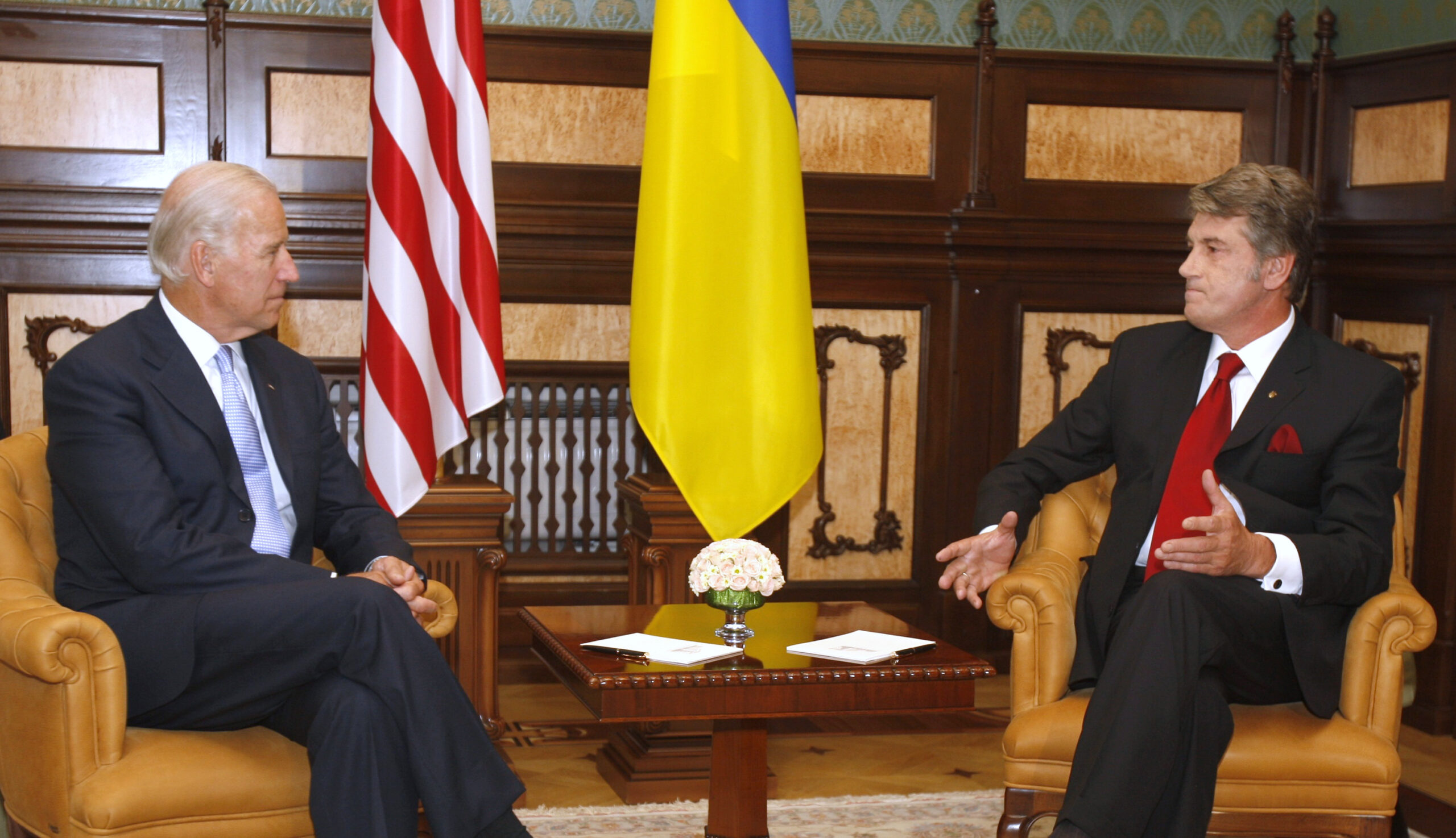 2009年、ウクライナを訪問した当時のバイデン副大統領（写真:ロイター/アフロ）