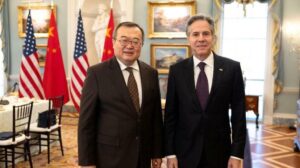 もしかしたら次期外相に？（向かって左）　出典：駐中国アメリカ大使館ウェブサイト