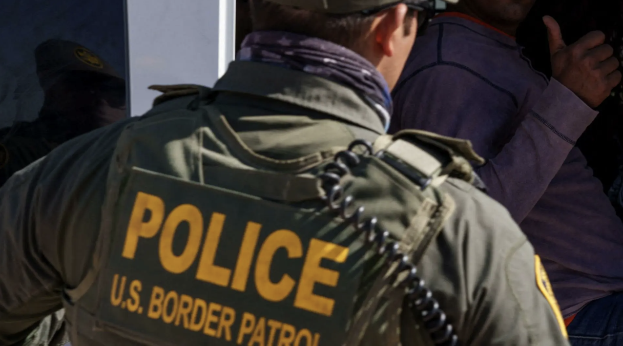 米南部国境で不法移民を取り締まる国境警備隊（写真:ロイター/アフロ）